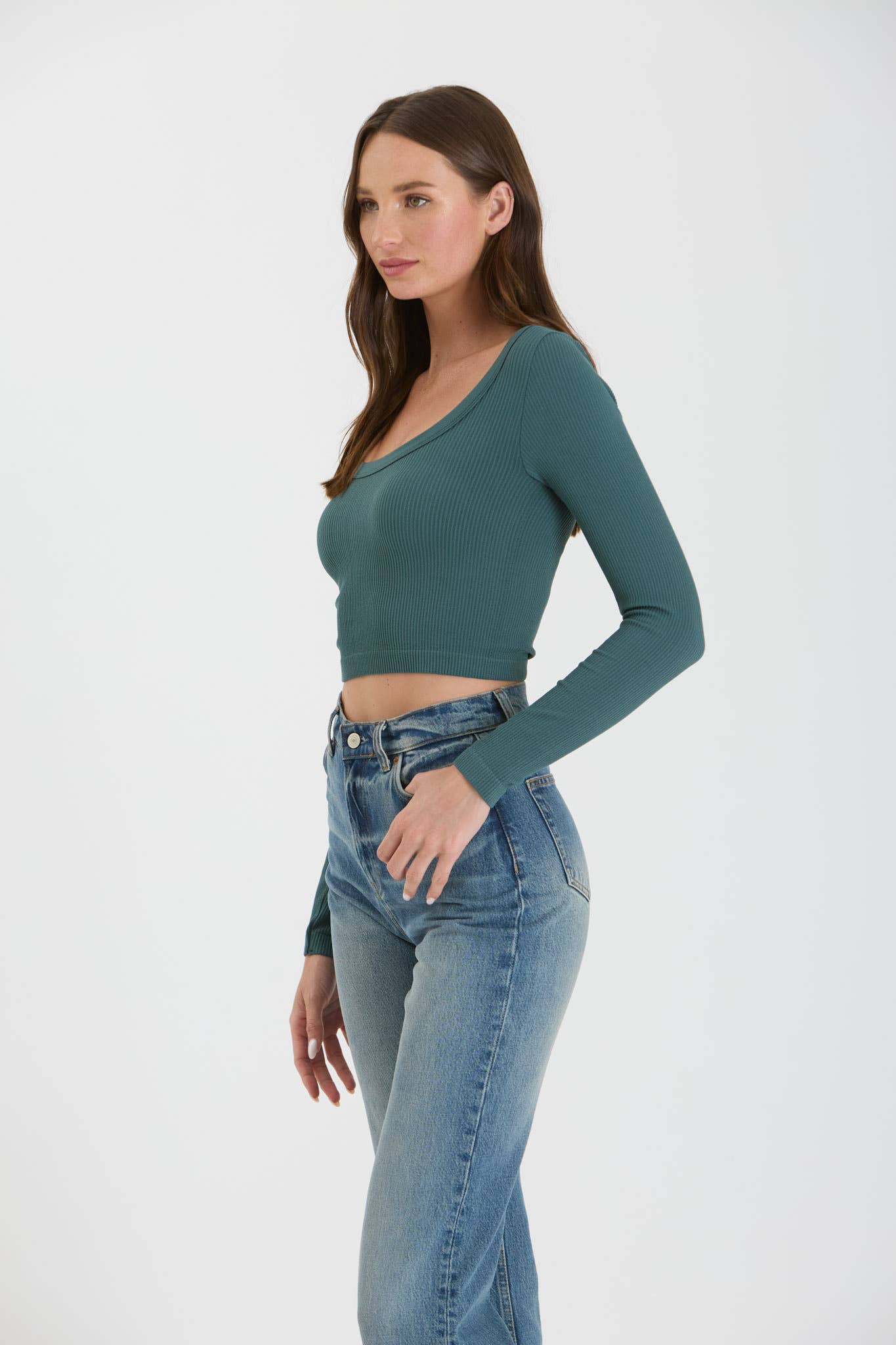 SCOOP NECK CROP TOP