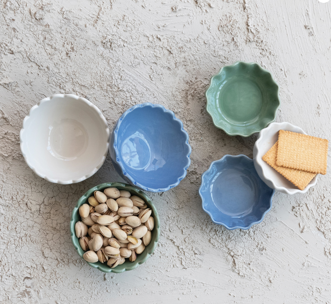 Stoneware Scalloped Bowl