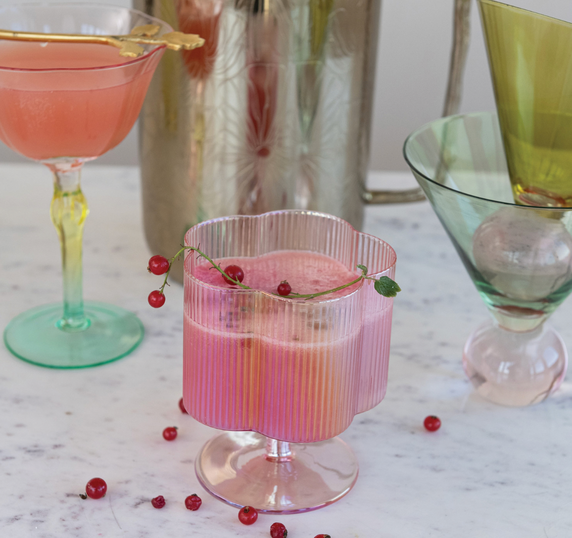 12 oz. Pleated Flower Shaped Wine Glass