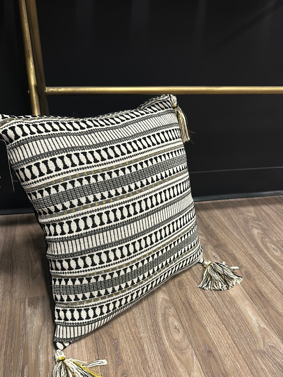 Etoi Pillow