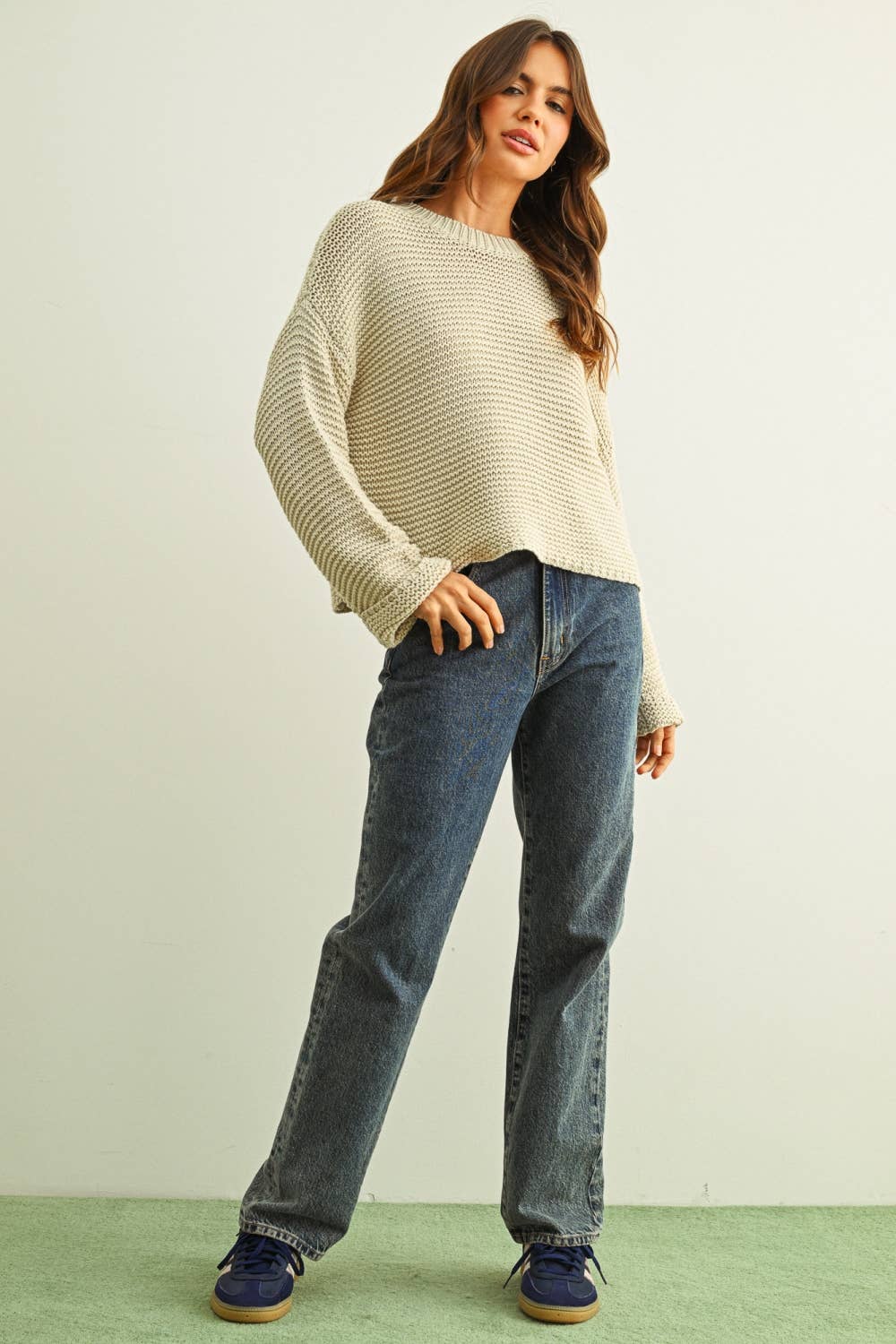 ROUND NECK SWEATER
