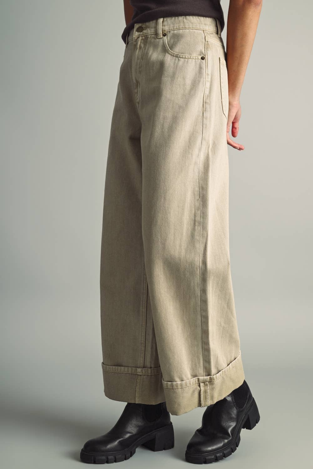 CUFFED VINTAGE WASHED DENIM