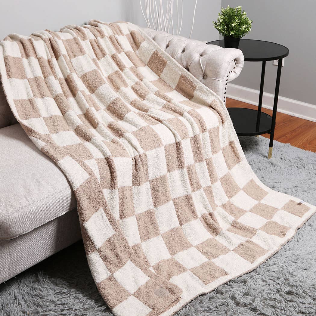 Checkerboard Patterned Throw Blanket – The Edge Co.