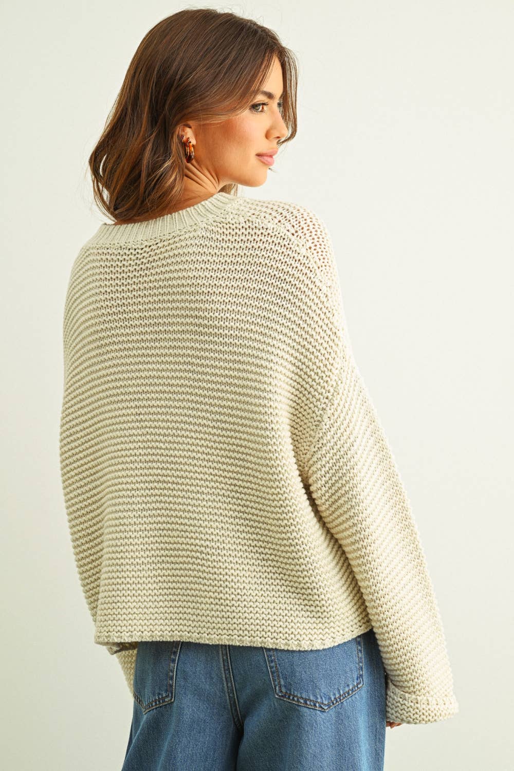 ROUND NECK SWEATER