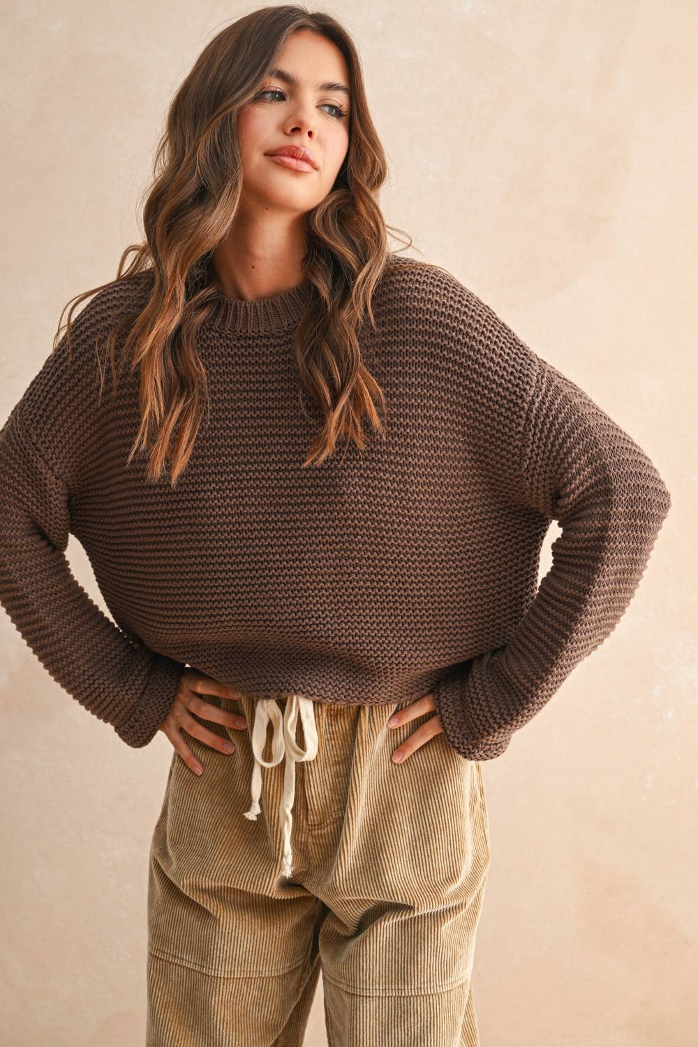 ROUND NECK SWEATER