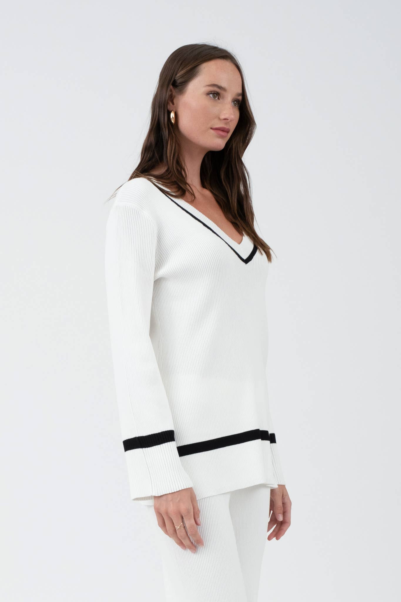CONTRAST SWEATER