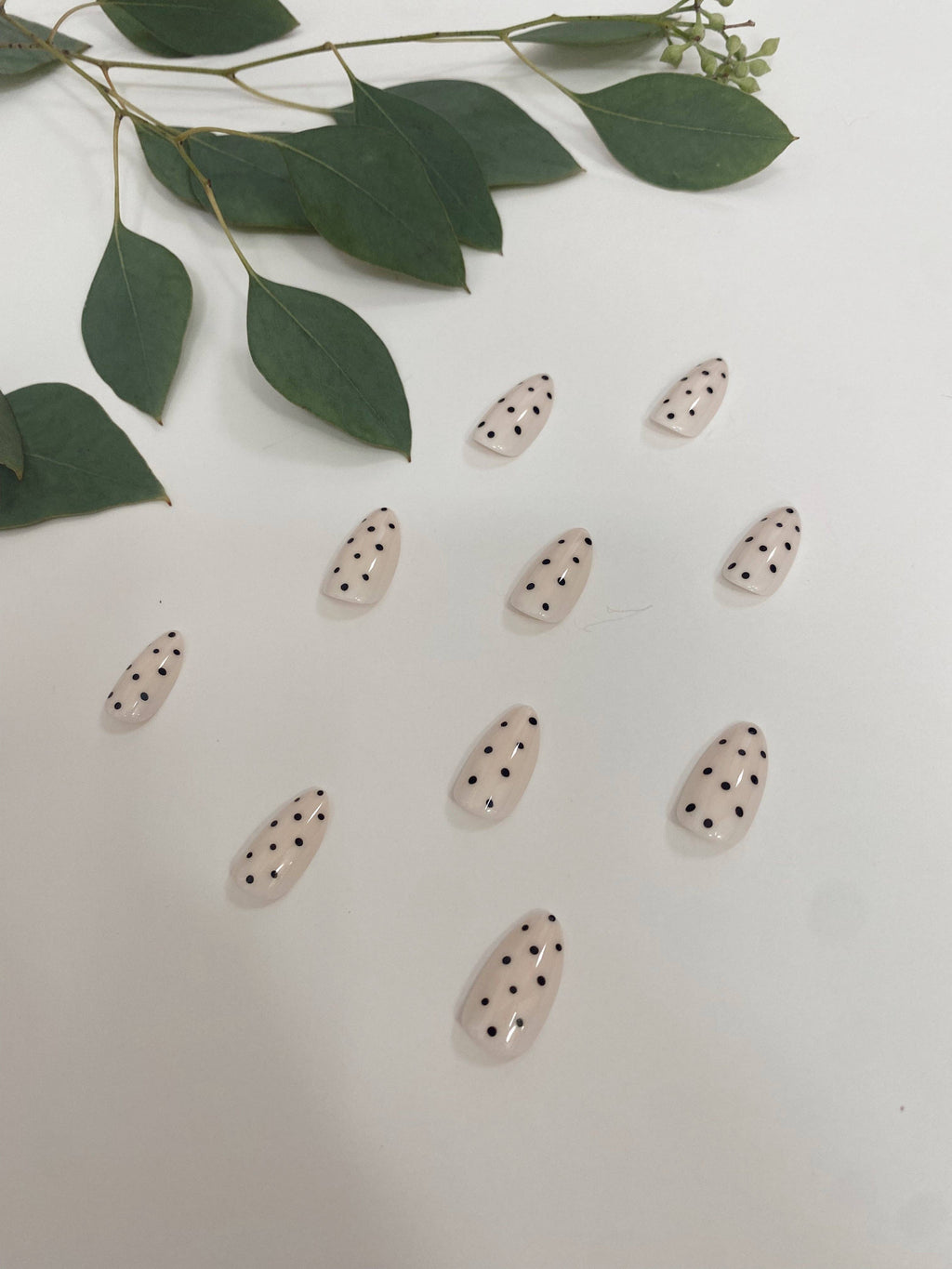 Dottie Press On Nails