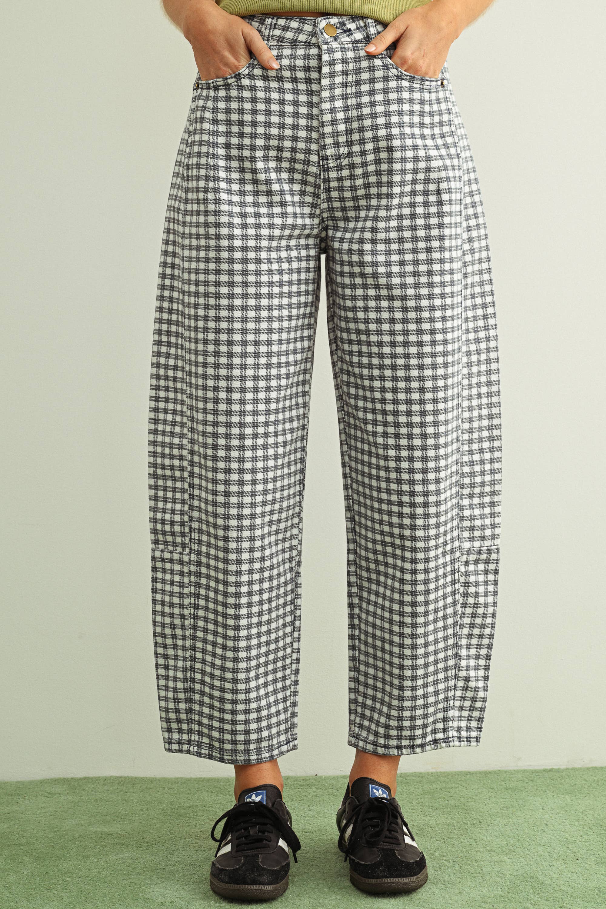 NAVY CHECKER BARREL PANTS