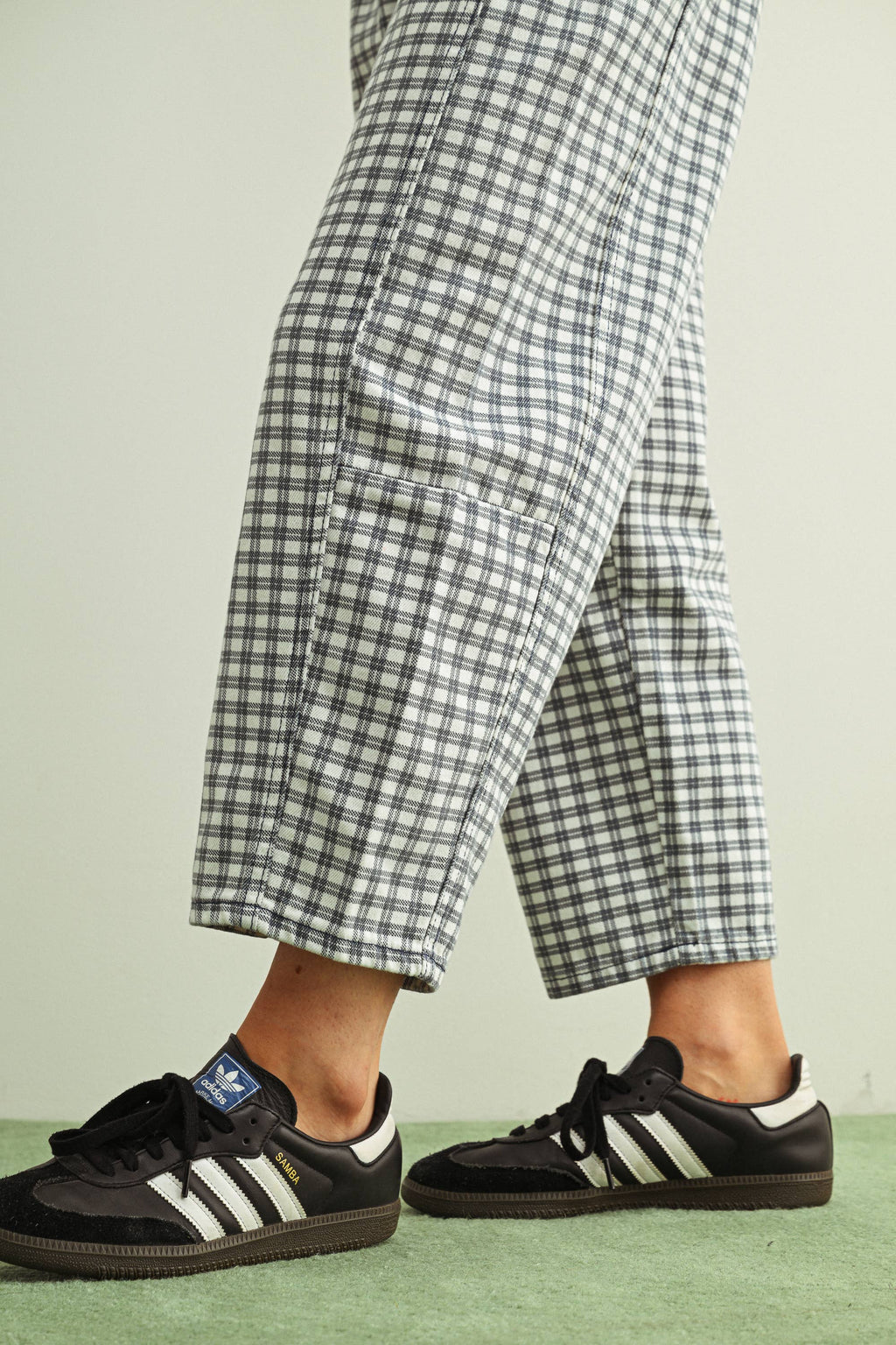 NAVY CHECKER BARREL PANTS