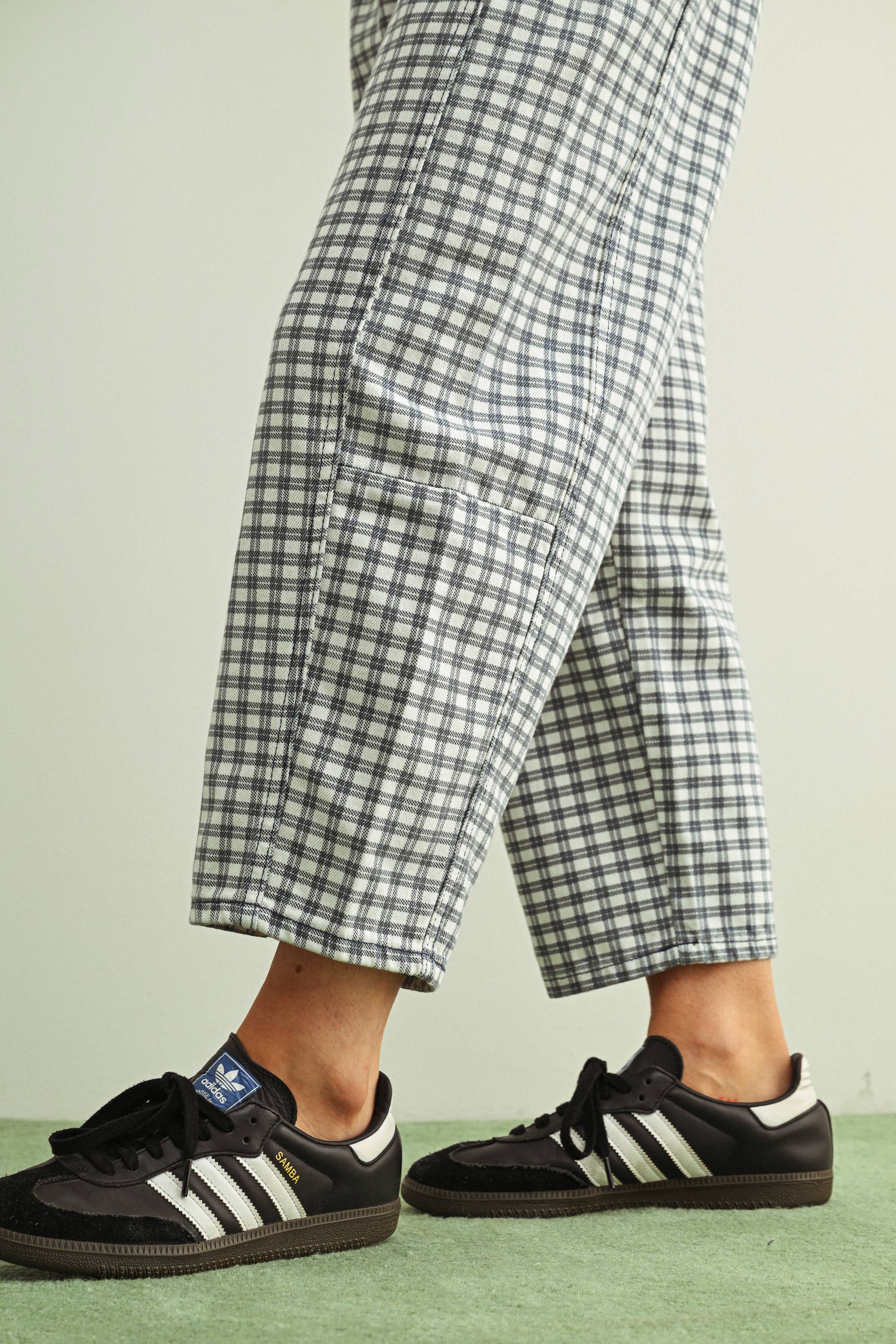 NAVY CHECKER BARREL PANTS