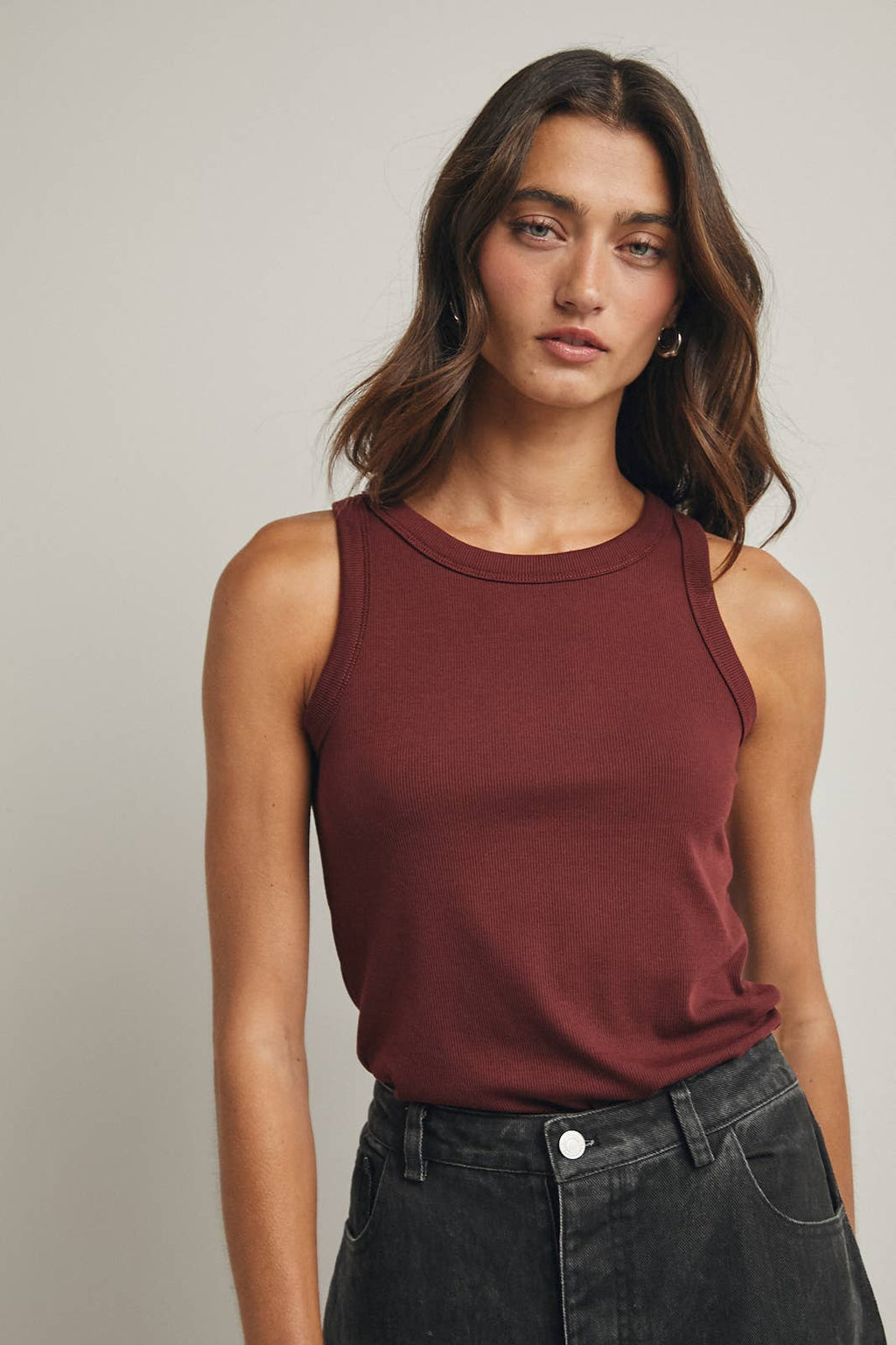 CREW NECK RIBBED KNIT TANK TOP