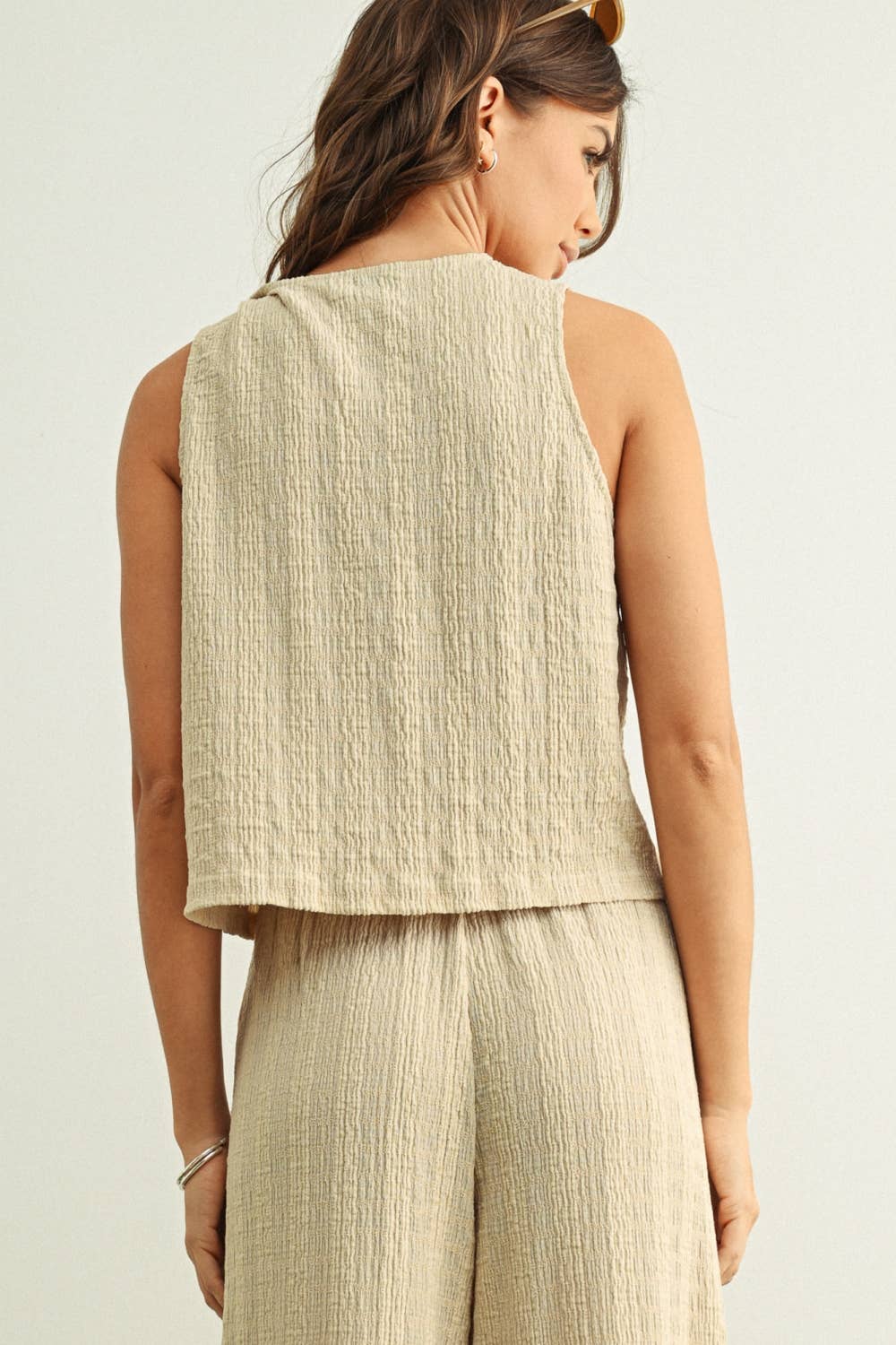 SLEEVELESS BUTTON FRONT TOP