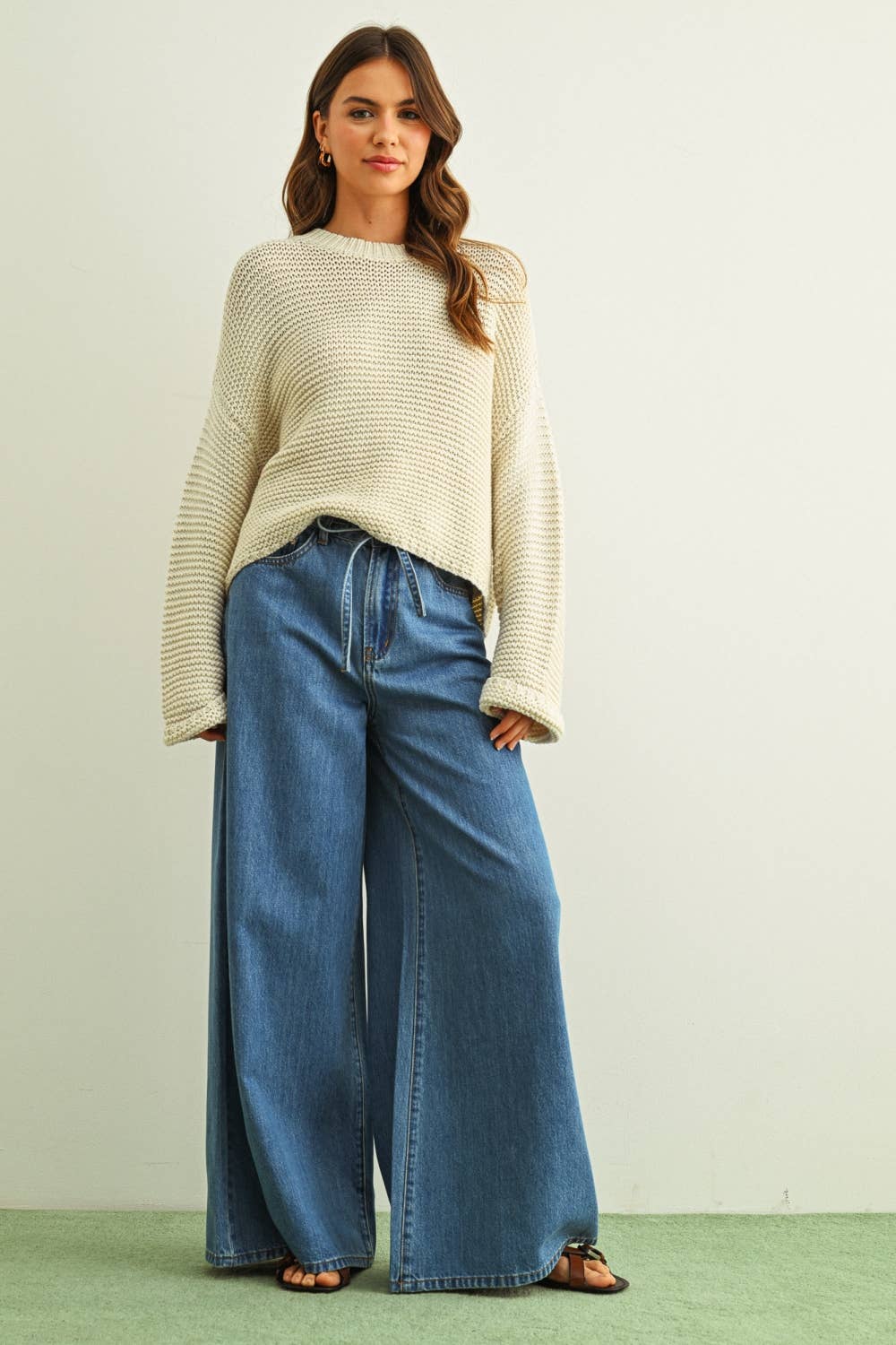 ROUND NECK SWEATER