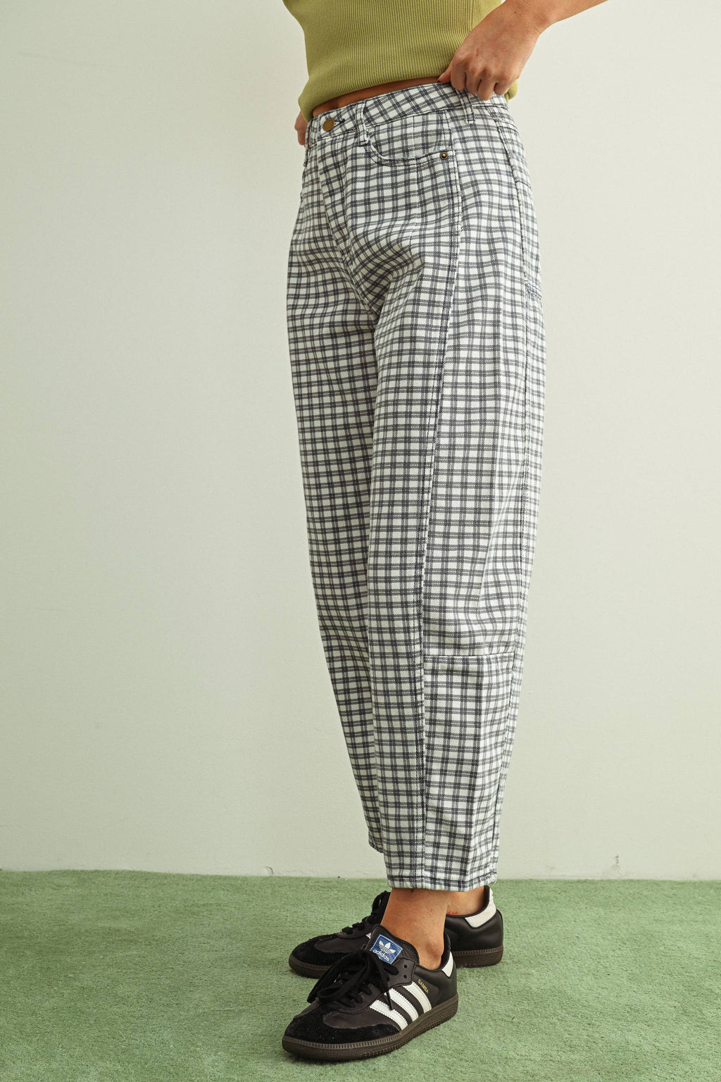 NAVY CHECKER BARREL PANTS