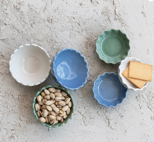 Stoneware Scalloped Bowl