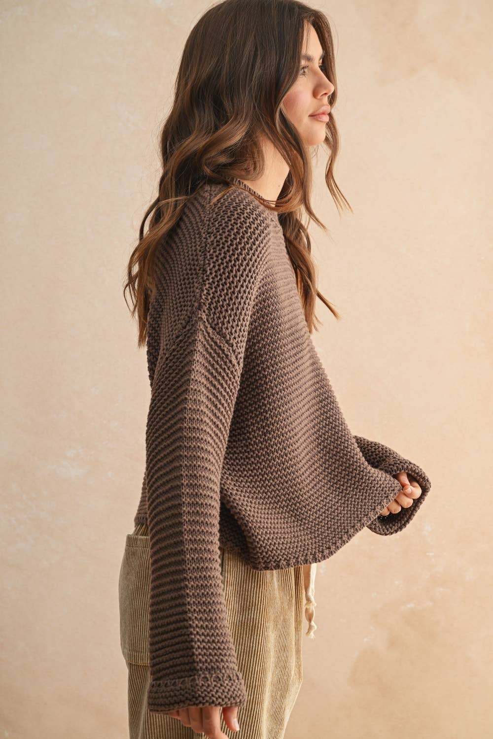 ROUND NECK SWEATER
