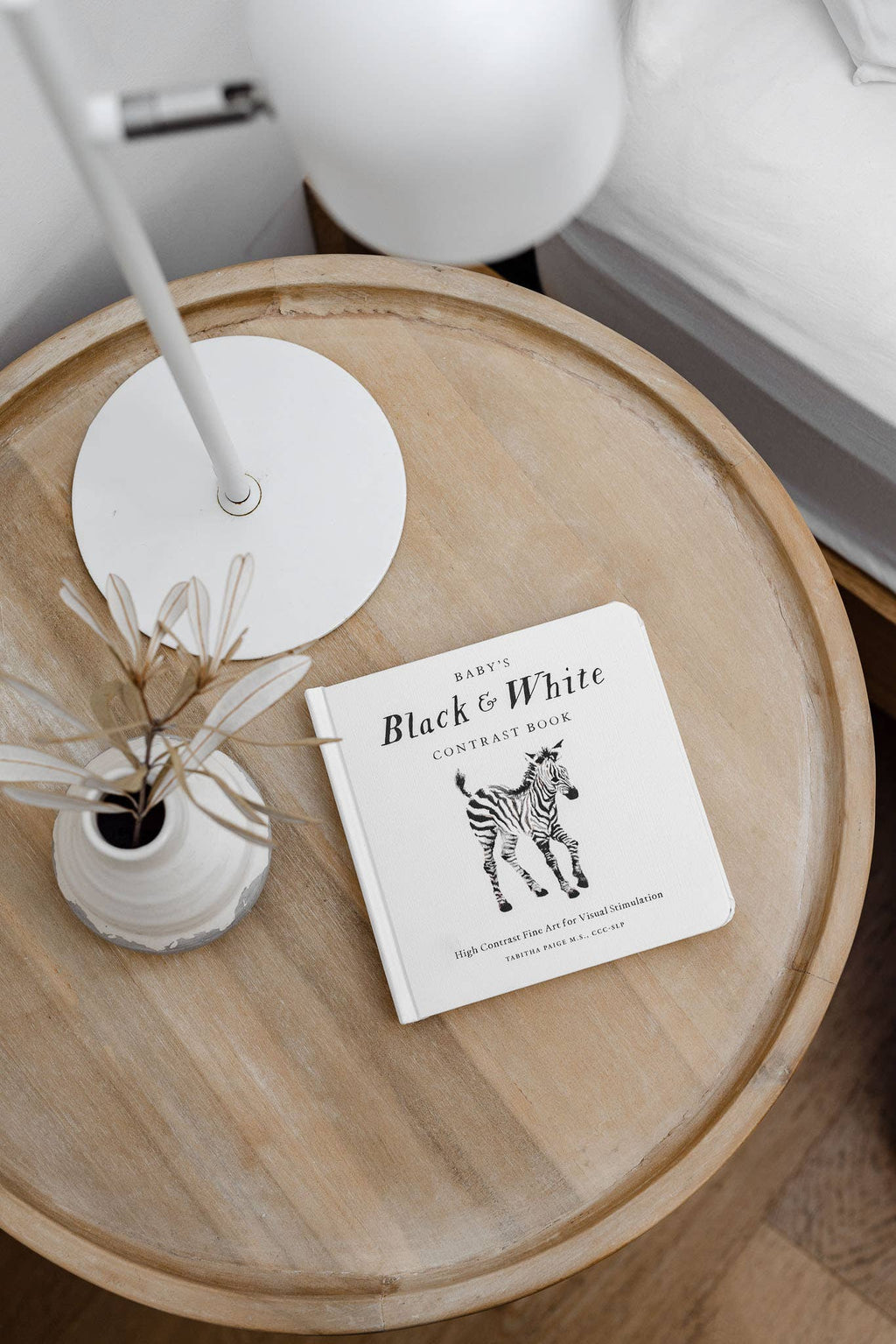 Black and White Contrast Folding Book