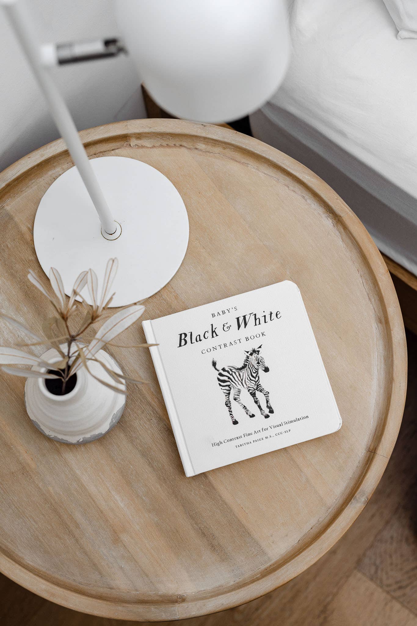 Black and White Contrast Folding Book