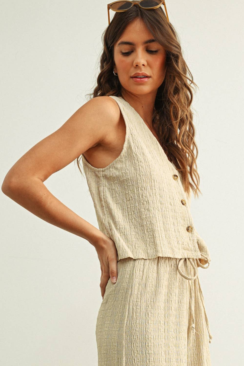 SLEEVELESS BUTTON FRONT TOP
