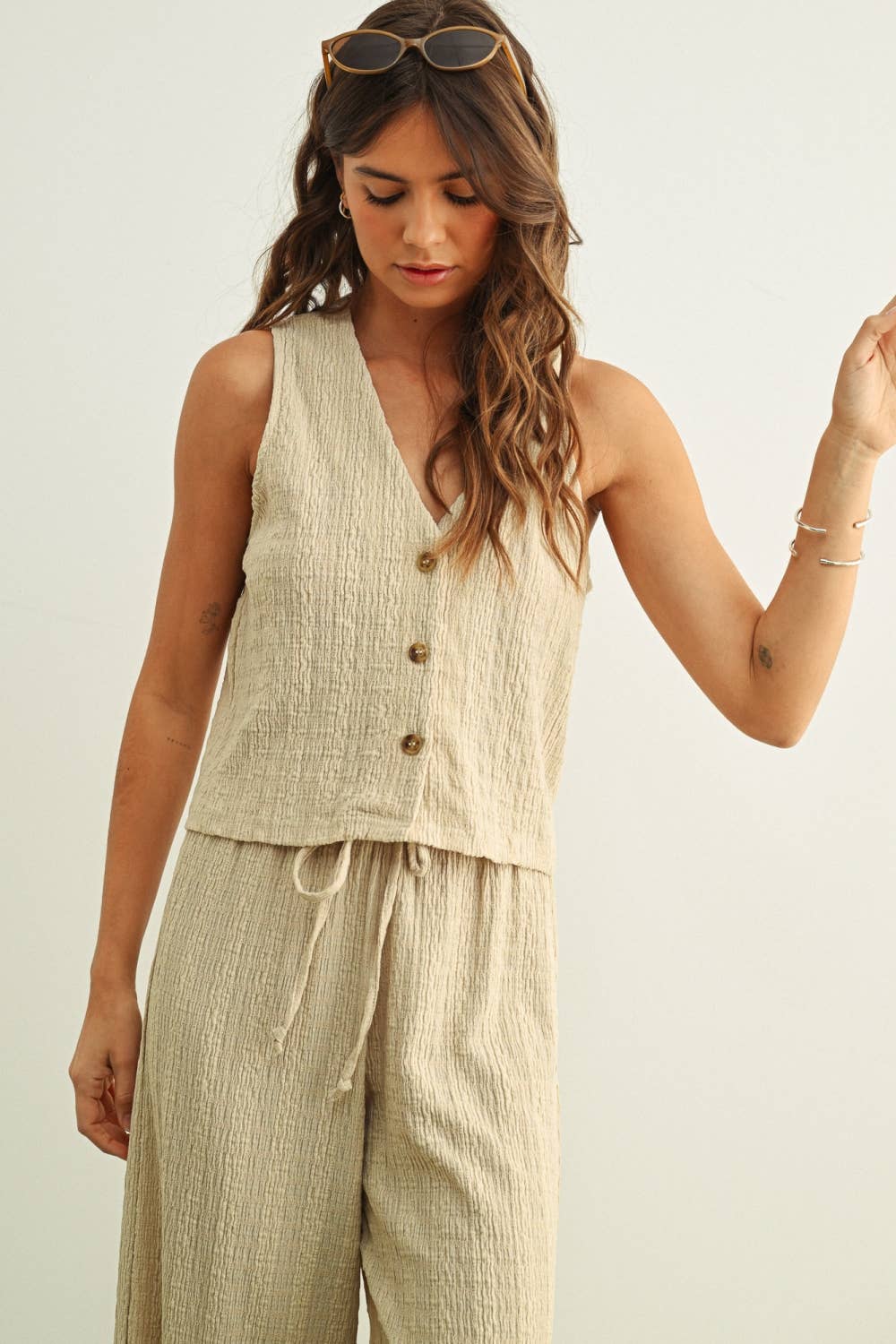 SLEEVELESS BUTTON FRONT TOP